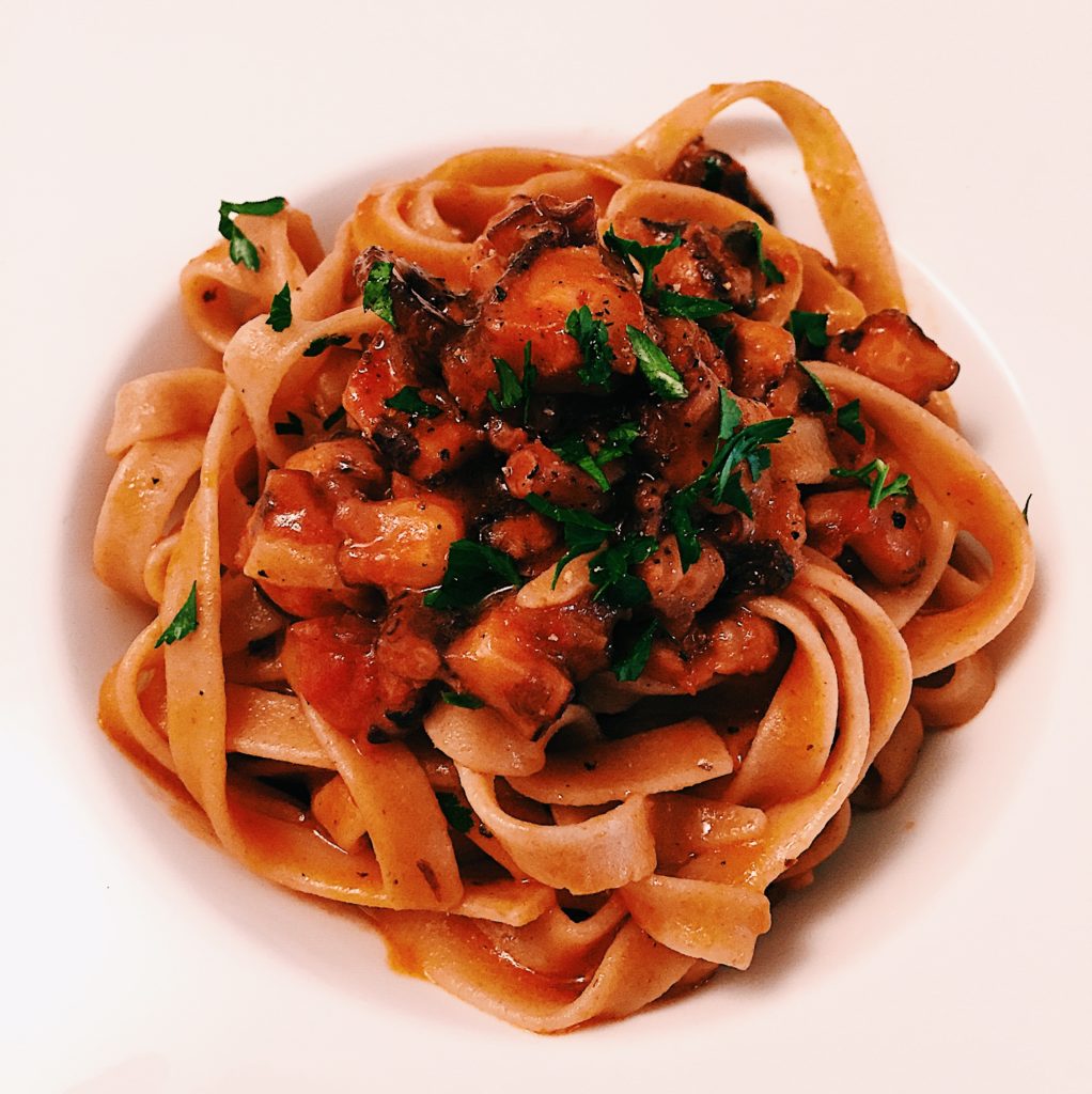fettuccine-integrali-ragout-polpo-maredisiciliaedintorni-blog